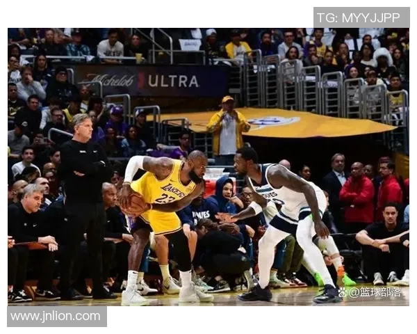 骑士官推发布詹姆斯米切尔合体海报情怀满满迎战湖人焦点大战 骑士官推发布詹姆斯米切尔合体海报情怀满满迎战湖人焦点大战